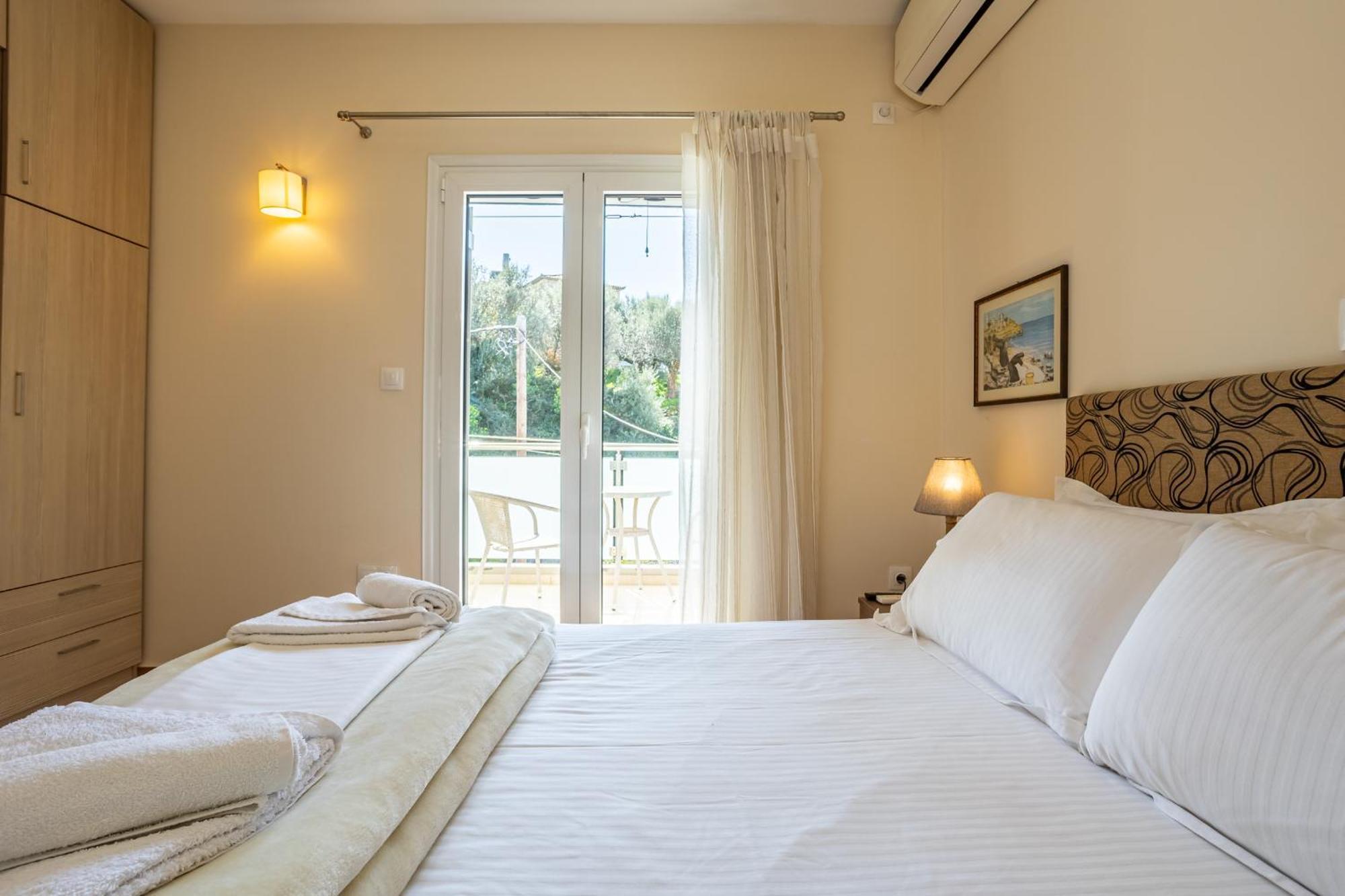 Avia Blue Maisonettes - Messinia Gulf Retreat ภายนอก รูปภาพ
